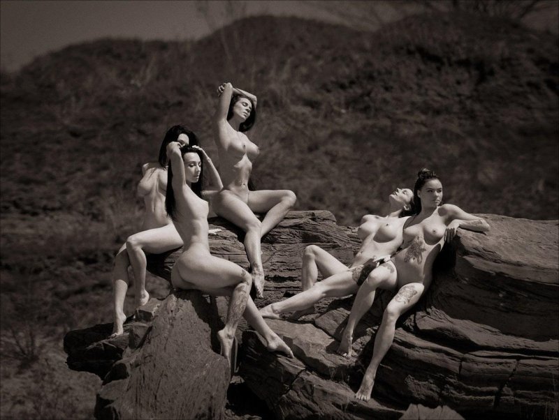 Групповая фотосессия в стиле ню