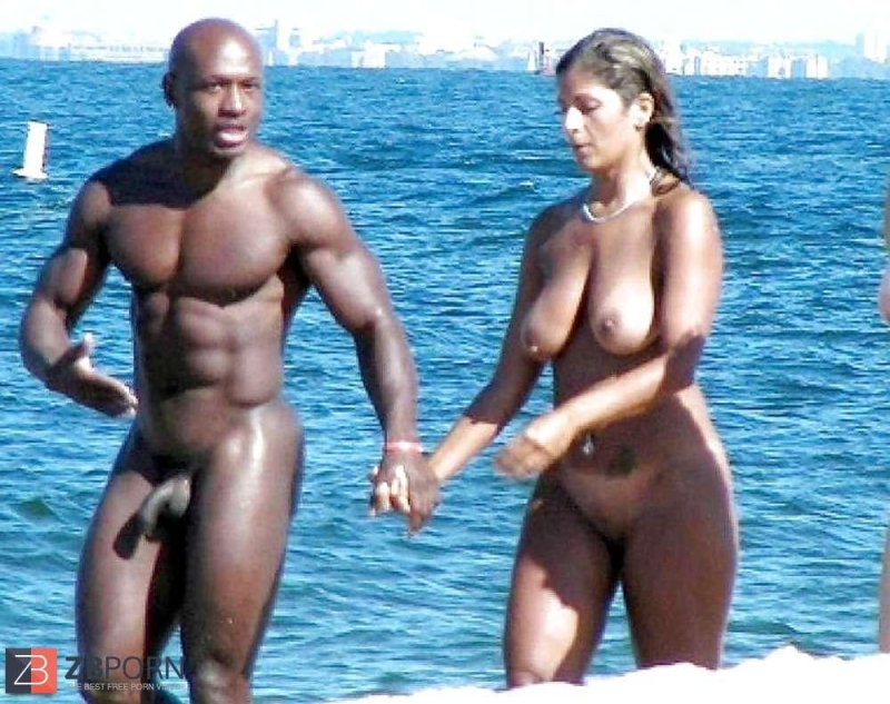 Голые пары негры на пляже