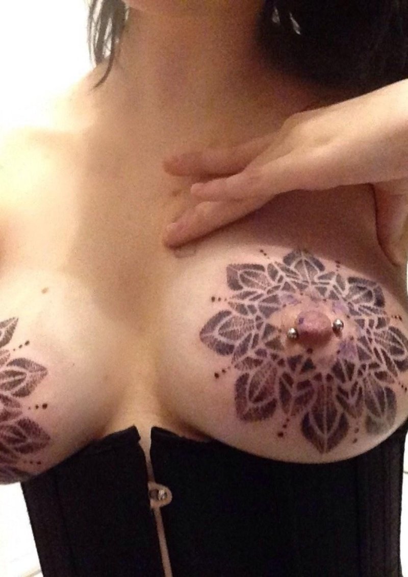 Наколки на женских сосках