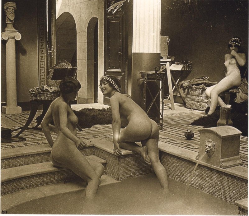 Голые пожилые женщины в бане