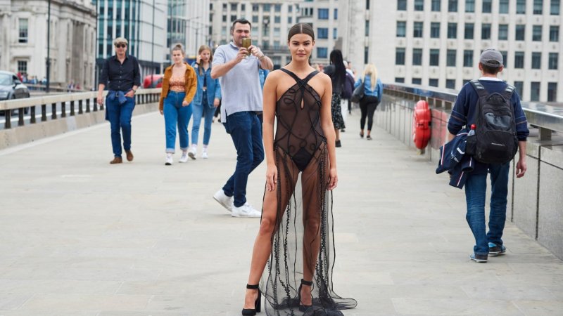 В прозрачном платье на публике