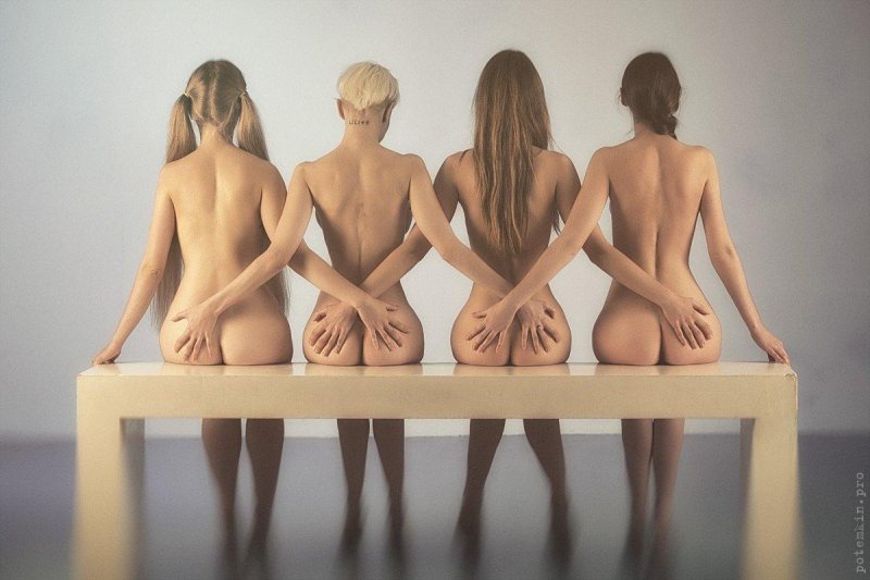 Необычные голые женщины