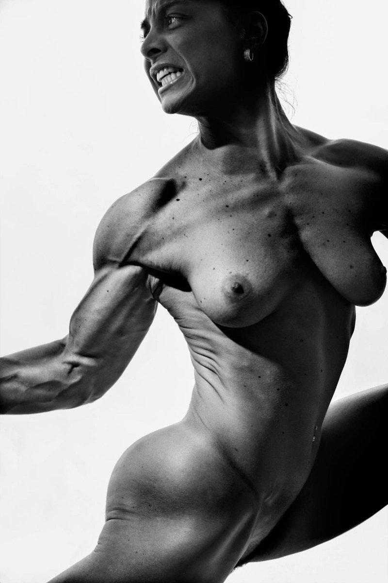 Рейчел Каммон Мускул ню