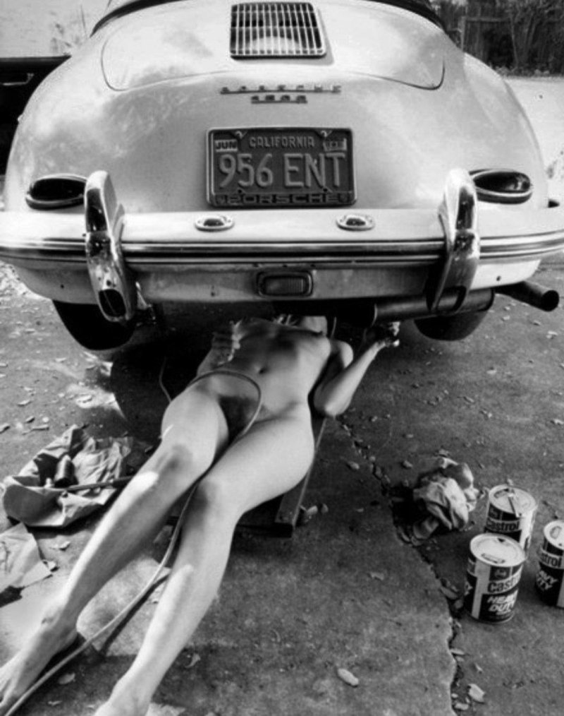 Голые девки и автомобили