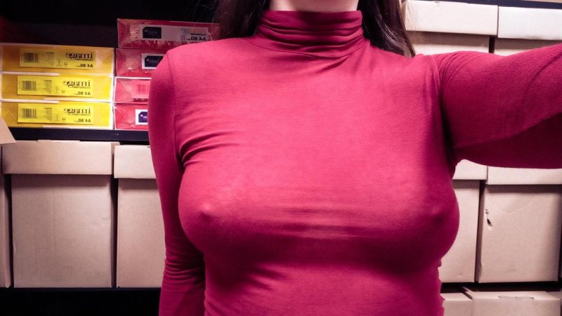 Большая грудь в свитере 40 лет