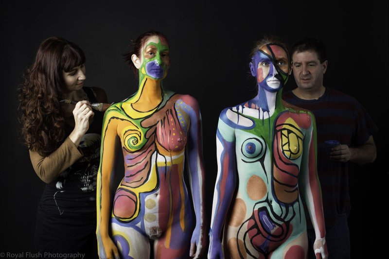 Эротический мужской бодиарт