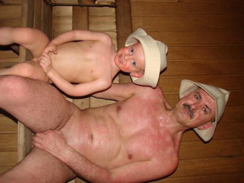 Отец и сын в бане голышом