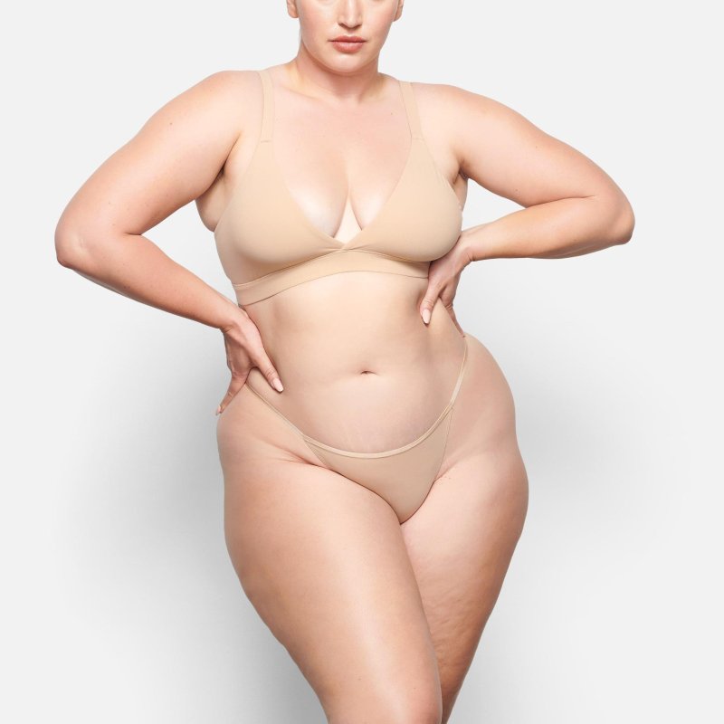 Грейси Бон плюс сайз голая ню