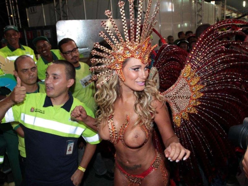 Андреа Мартинс Бразилия карнавал
