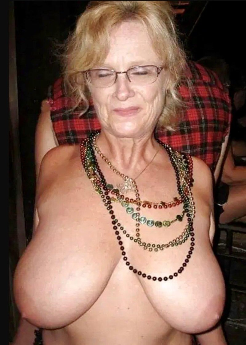 Пожилые женщины с огромными сиськами