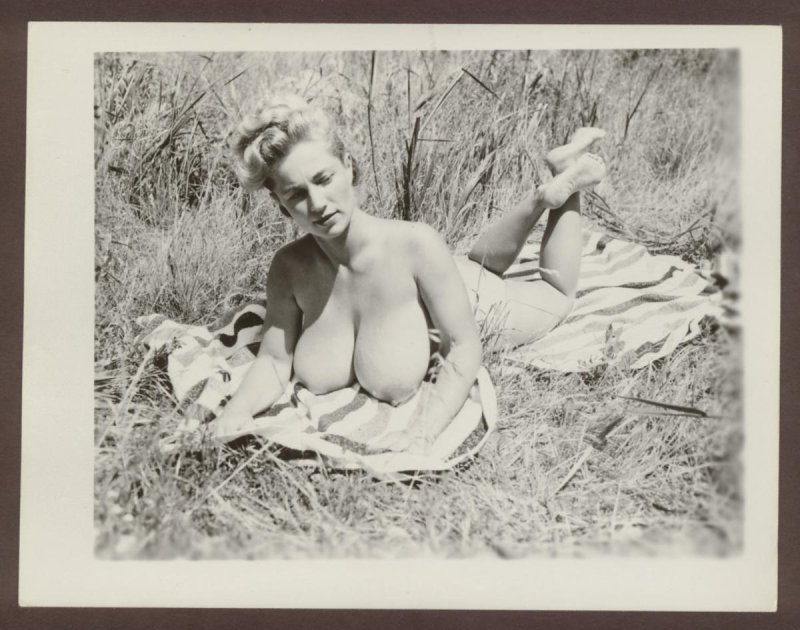 Ретро большие груди Вирджиния Белл анал