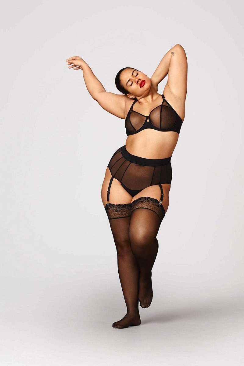 Модель плюс-сайз Карла Джеймс