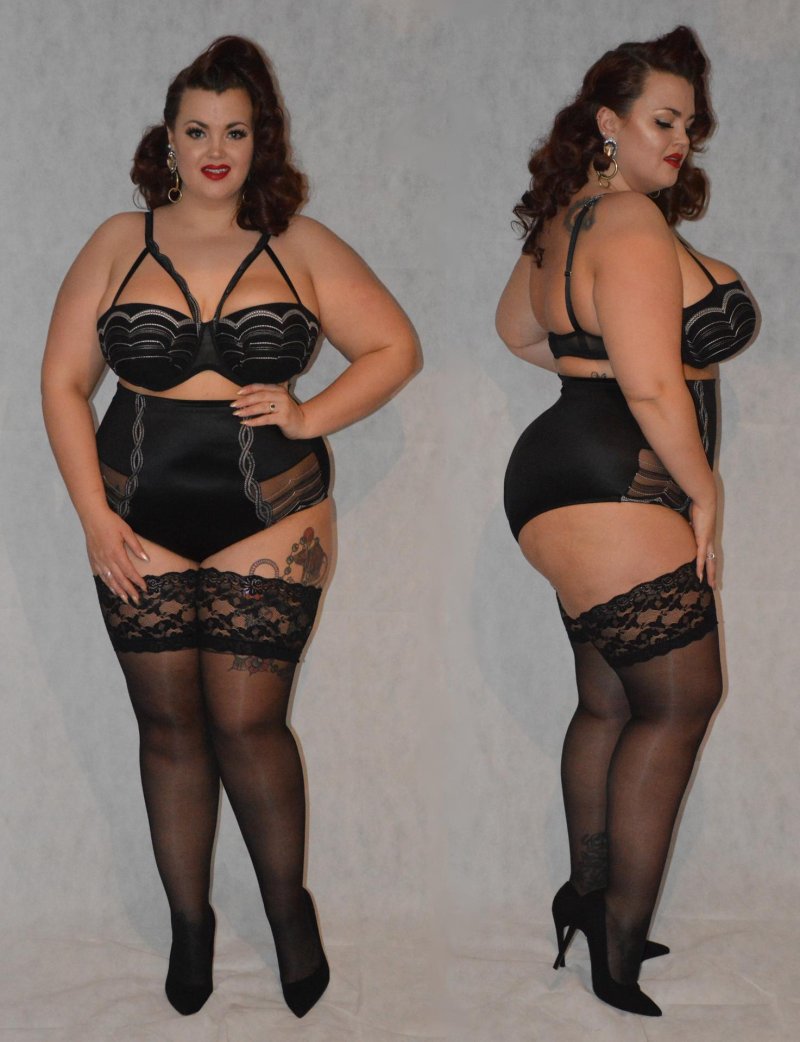 Plus Size Джорджина Хорн в чулках
