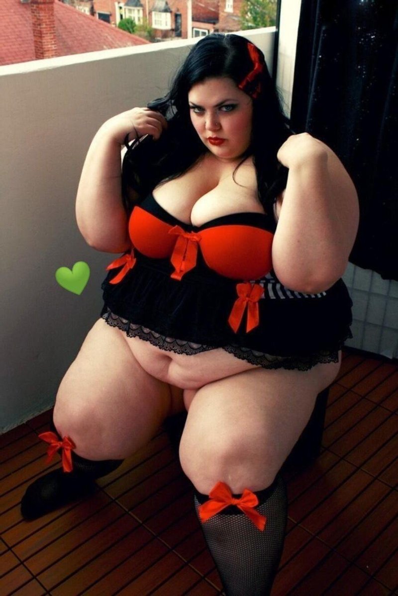 Жирная в эротическом белье