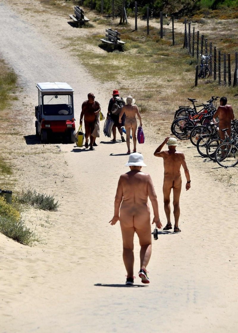 Нудистский курорт