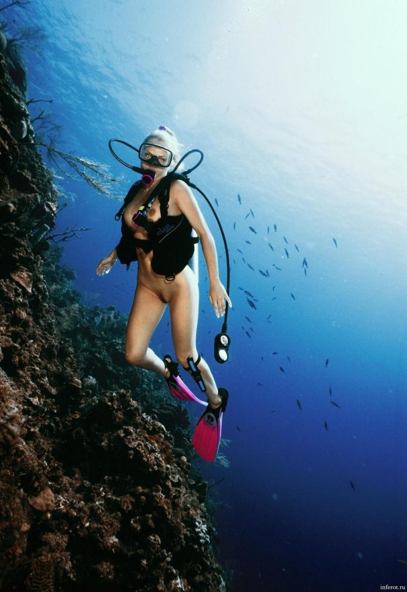 Голые женщины с аквалангом