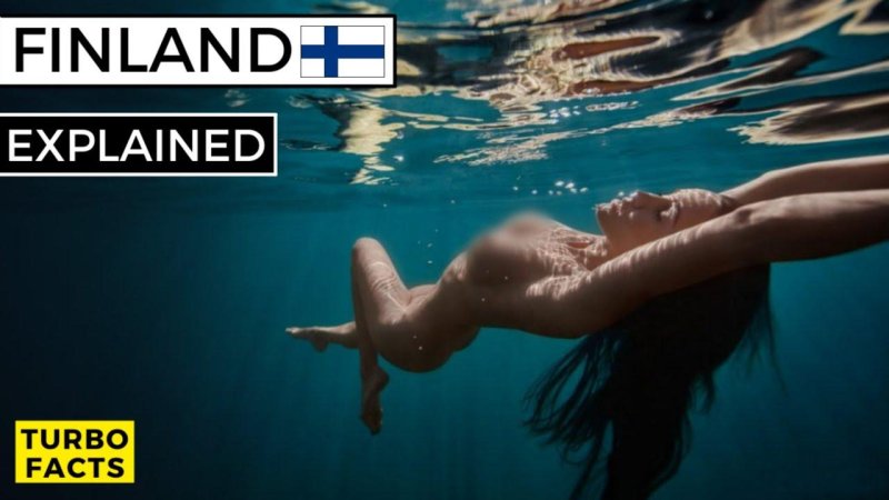 Девушки топлесс под водой