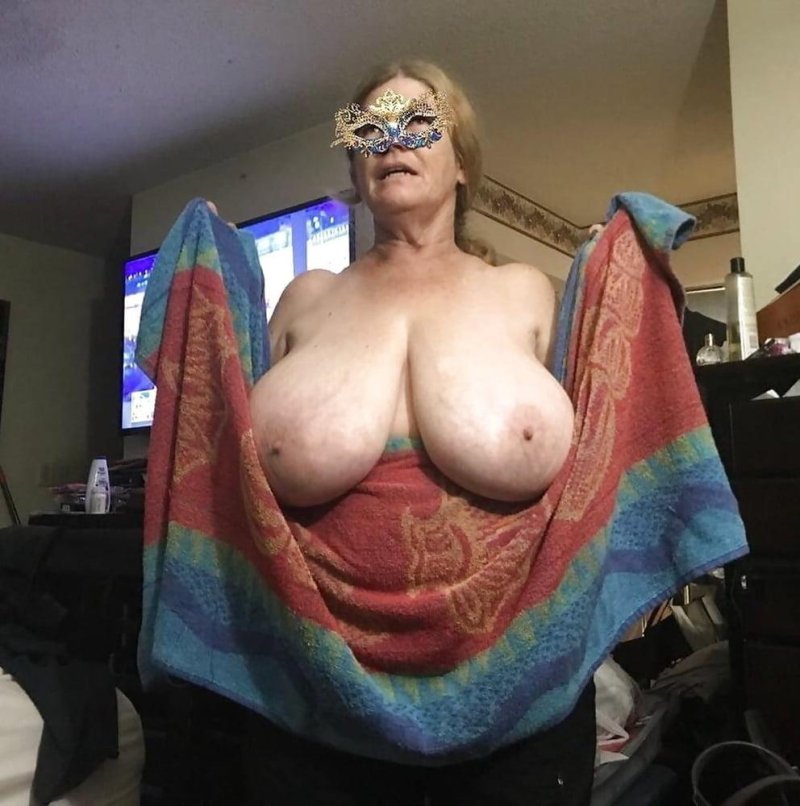 Бабушка большие сиськи араб