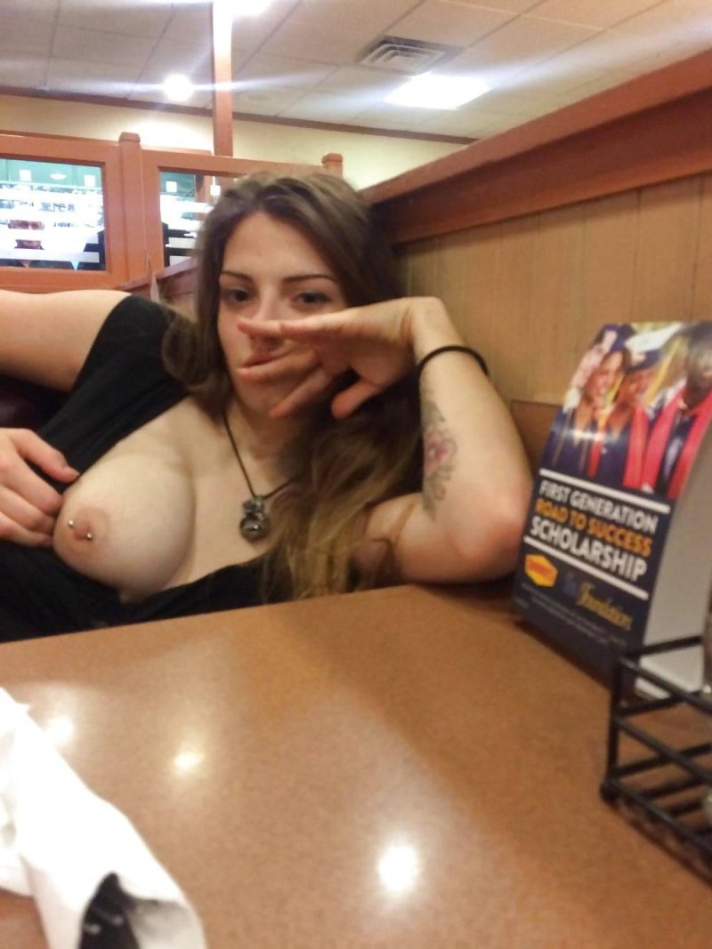 Сиськи над клавиатурой