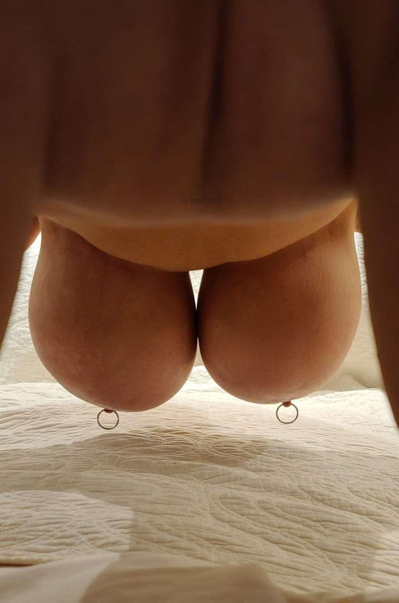 Упругие свисающие сиськи