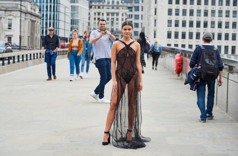 В прозрачном платье на публике