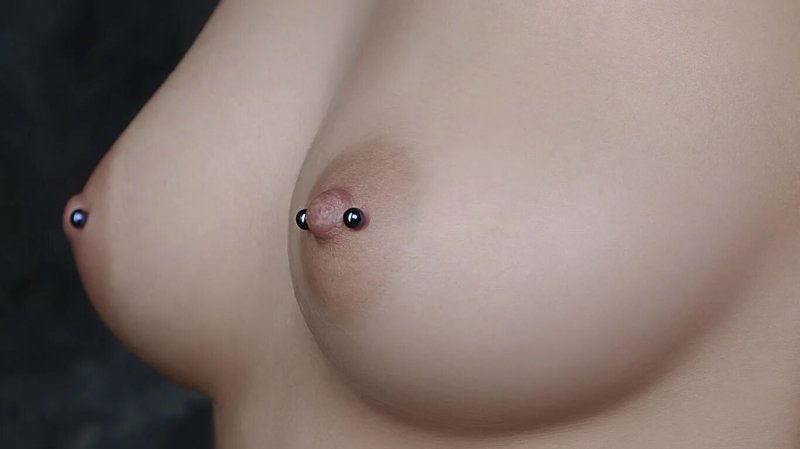 Растянутый пирсинг сосков