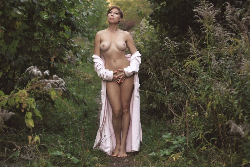 Средневековые девушки ню