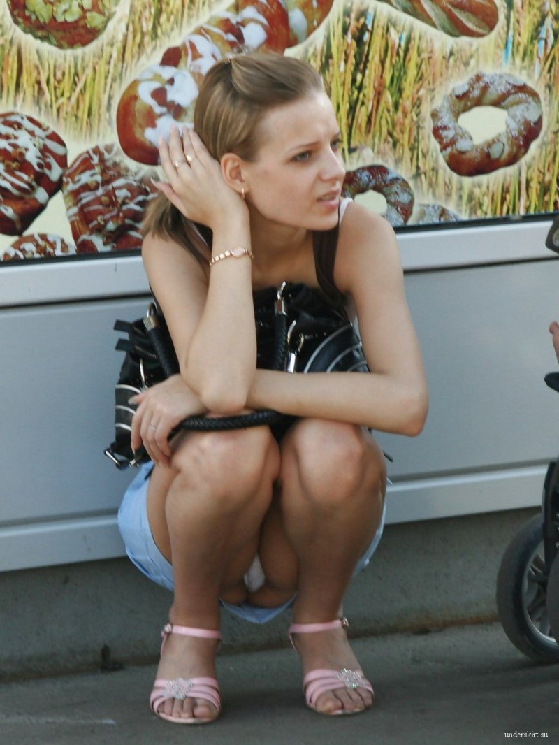 Женщины на корточках