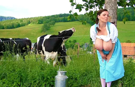 Доярка с большими сиськами